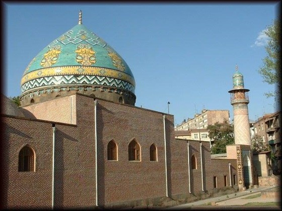 بالصور..الجامع الأزرق في بريفان ومحبة 