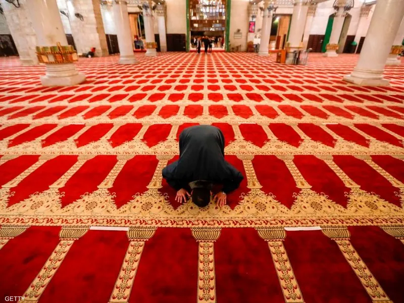 حكم من لو صلى قائما انتقضت طهارته 
