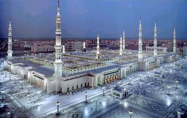 فضل الصلاة ومضاعفة الحسنات في مكة  