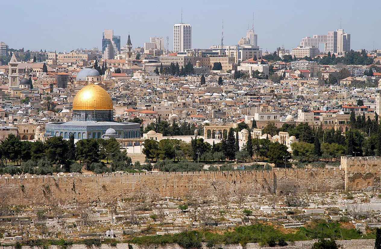 زيارة المسجد الأقصى والصلاة فيه سنة  